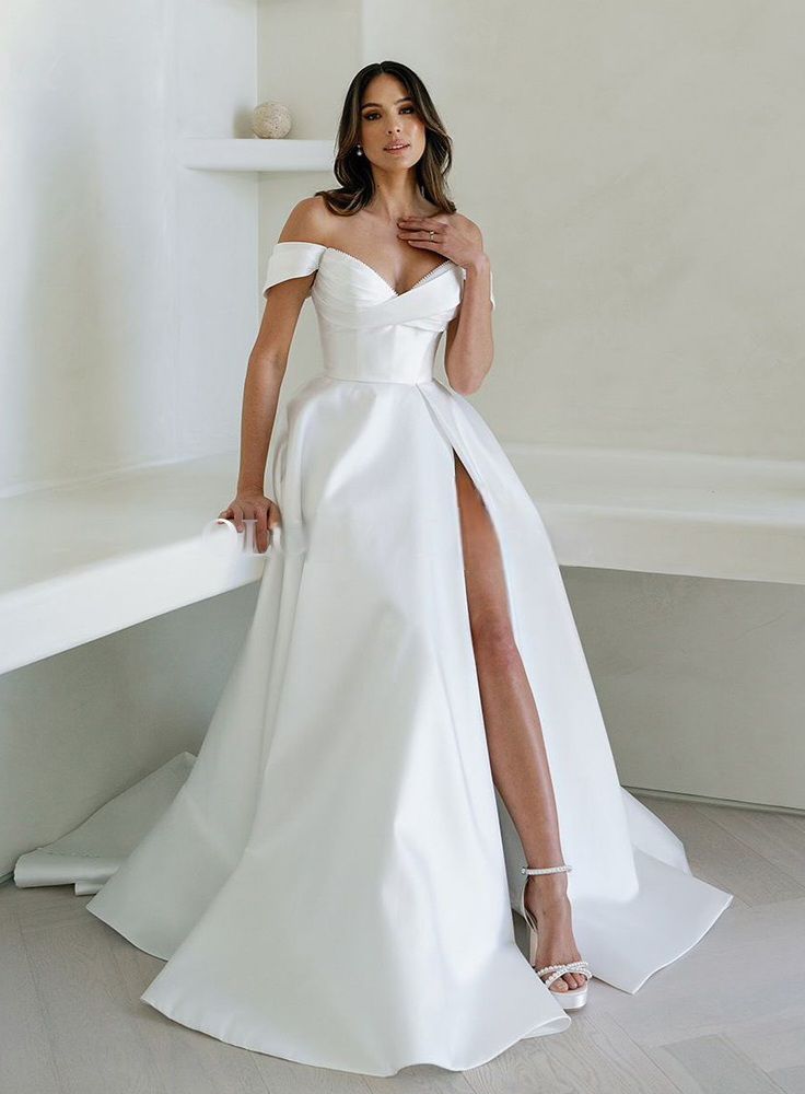 Classic A-line wedding dress